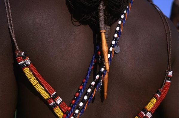Afrique-Guerrier-Masai-buste-colliers.jpg