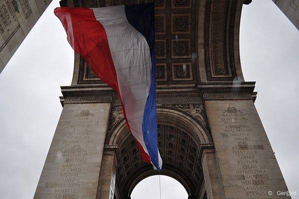 2010-11-11---Pais--Arc-de-Triomphe---Garde-d--Honneur-01-c.jpg