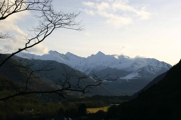 018-Cadeac-La-vallee-en-montant-a-la-tour-de-guet-jpg