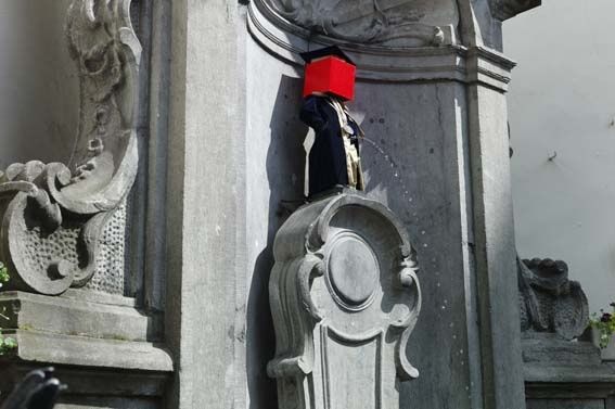 Zinneke Parade 2012-DuvelderaaManneken Pis