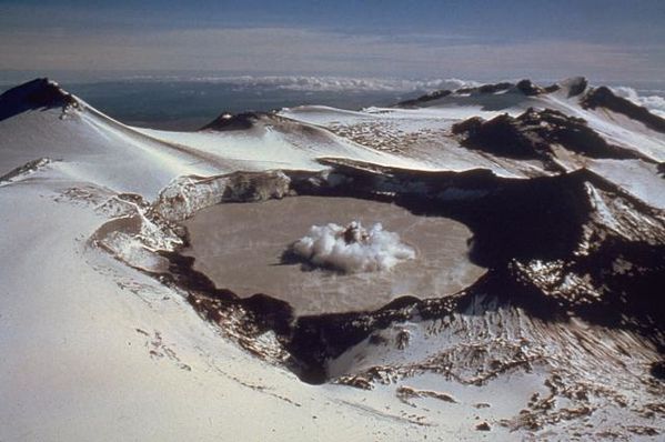 Ruapehu-er.phreatique-29.02.80---P.Otway-NZGS.jpg