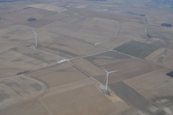 Site n°1 et n°2 et le mât météo.Vue aérienne éolienn