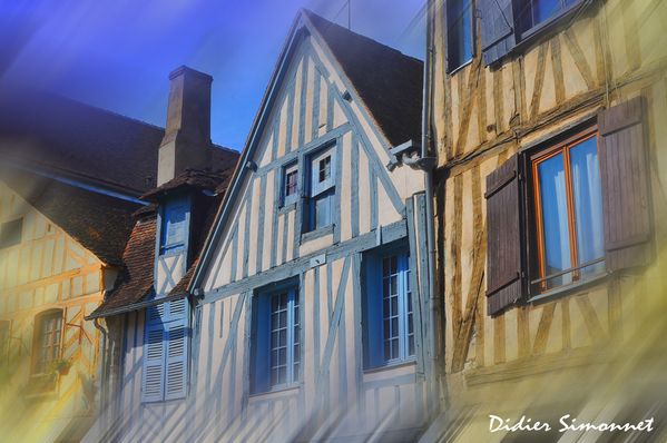 AUXERRE ( Yonne ) colombages-