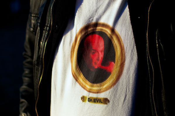 shoot-dr-evil-20110306-20.jpg