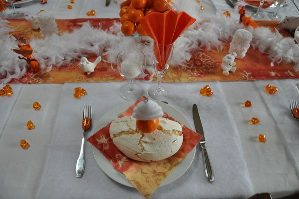 table-Noel-blanc-et-orange 0600