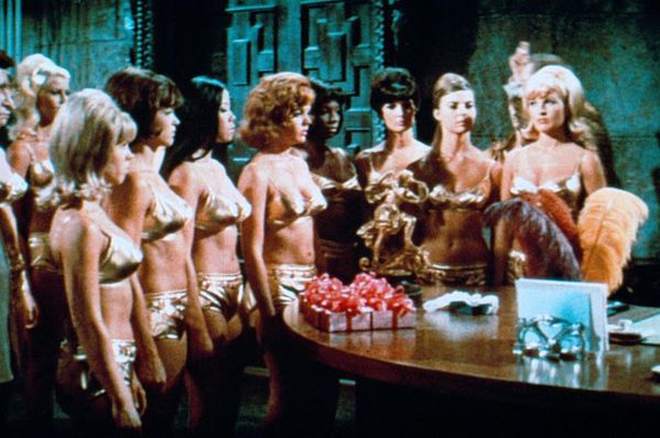 Dr.-Goldfoot-and-the-Bikini-Machine-photo-3.jpg