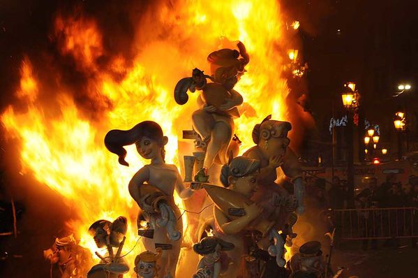 falla-arde-copie-1.jpg