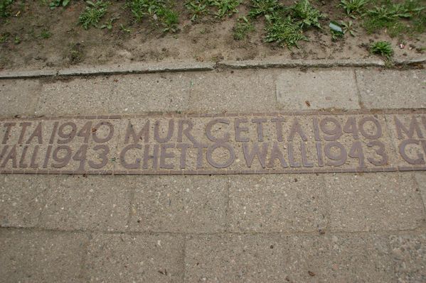 Varsovie pologne-ici passait le mur du ghetto (32) (2)