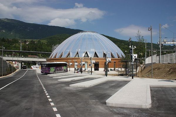 Gare_de_Bellegarde_2010.jpg