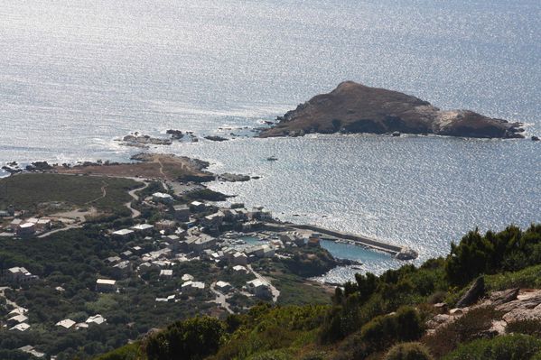 Corse-142-Vue-plongeante-sur-le-port-de-Centuri-jpg