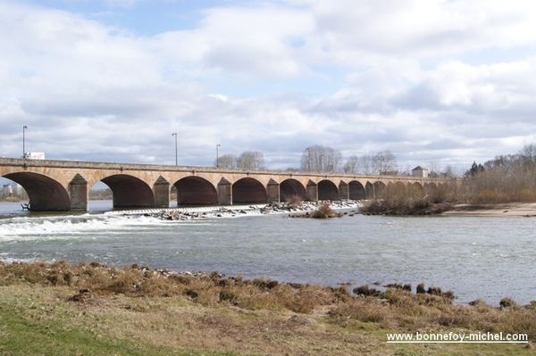 NEVERS Pont sur la Loire Nevers Pont sur la Loire