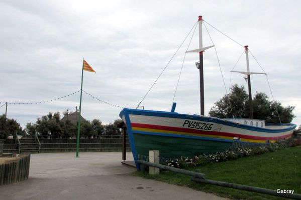 ey04---Barque-decorative.JPG