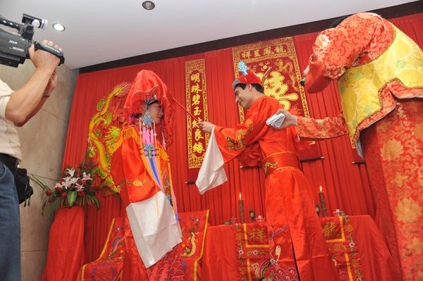 Chine - mariage chinois soulever le voile 2