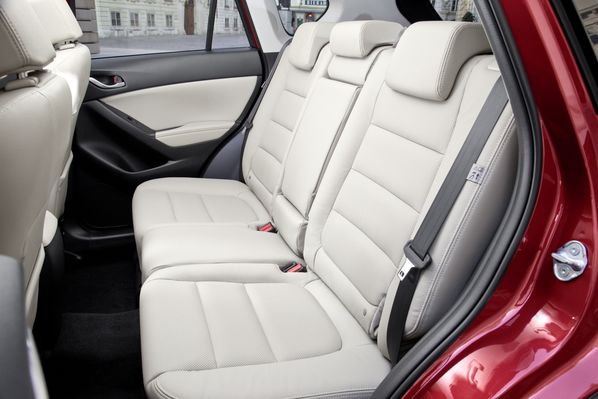 http://img.over-blog.com/600x399/2/55/11/19/marques-japonaises-3/Mazda-CX5-interieur2.jpg