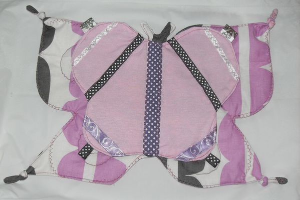 Doudou papillon Delphine