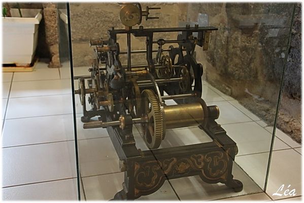 Lieux---villes-2-3539-horloge-mairie.jpg