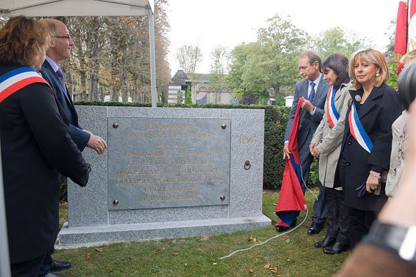 stele-paris-oas