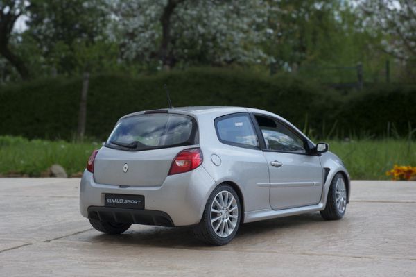RENAULT CLIO RS3 COUPE GRIS SOLIDO20