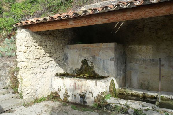 Cabrières d'Aigues. L'une de ses fontaines