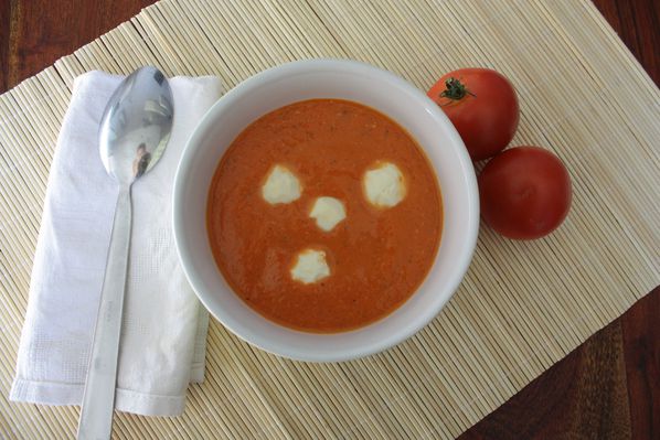Soupe tomates-mozzarella