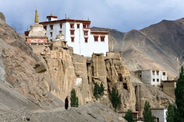Tibet-montagnes-et-temples.jpg