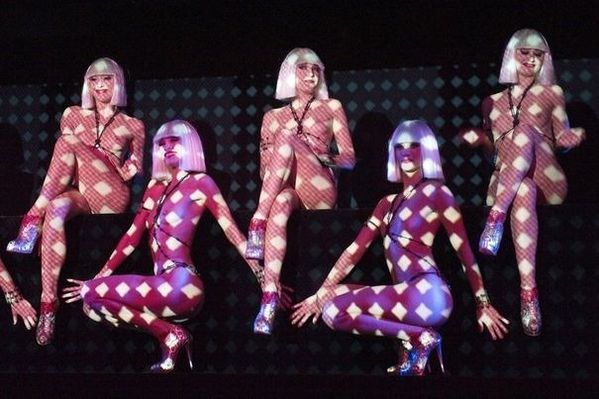 Feu---Crazy-Horse-Paris-PHOTO-1.jpg