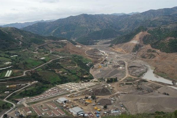 Un-barrage-en-construction.jpg