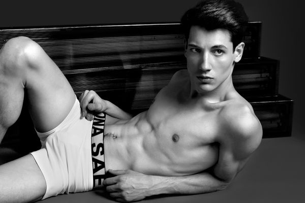 nicolas-ripoll-Ona-Saez-underwear-homotography-3.jpg