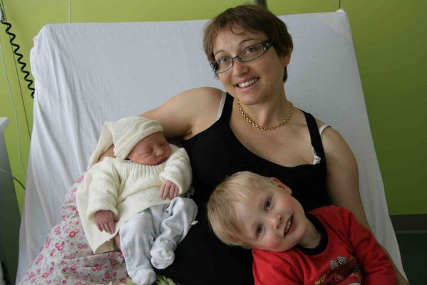 axel,tom et fabienne (la maman)