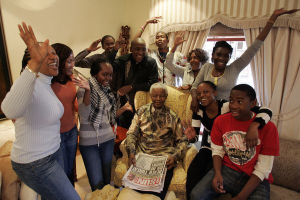Z10-Mandela-En-famille.jpg