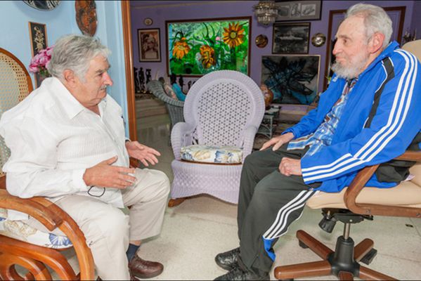 sem14feva-Z14-Fidel-Castro-Avec-le-president-uruguayen-Jose.jpg