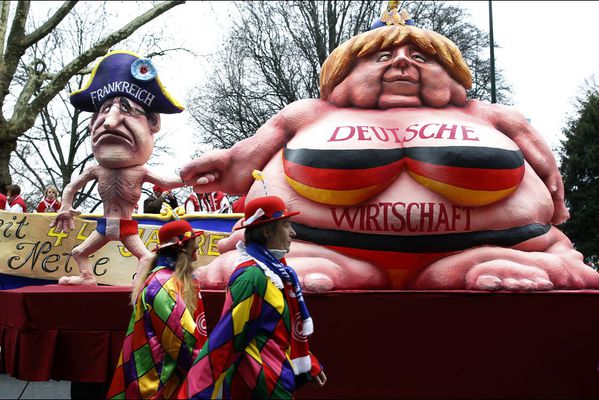 sem14marb-Z4-carnaval-Dusseldorf-Hollande-et-Merkel.jpg