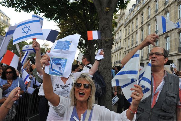 sem14aoua-Z7-Paris-premiere-manifestation-soutien-Israel.jpg