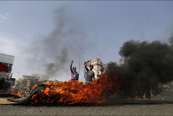 sem14juln-Z2-ProtestationSanaa-Yemen.jpg