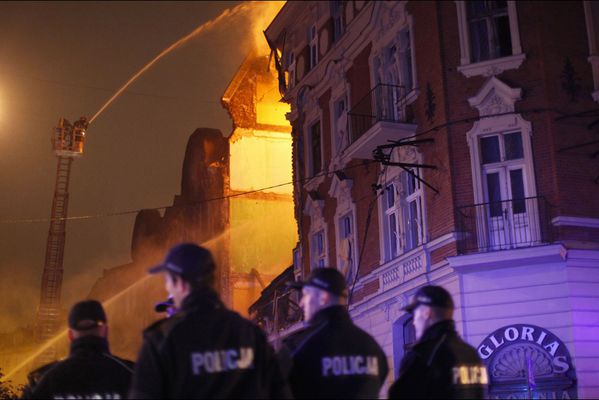 sem14octj-Z16-En-flammes-Katowice-Pologne-explosion.jpg