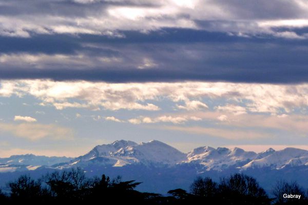 V16---Ciel-et-Pyrenees.JPG