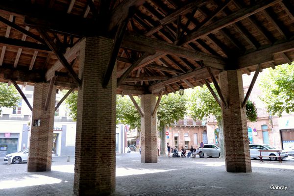 h05---Sous-la-halle.JPG