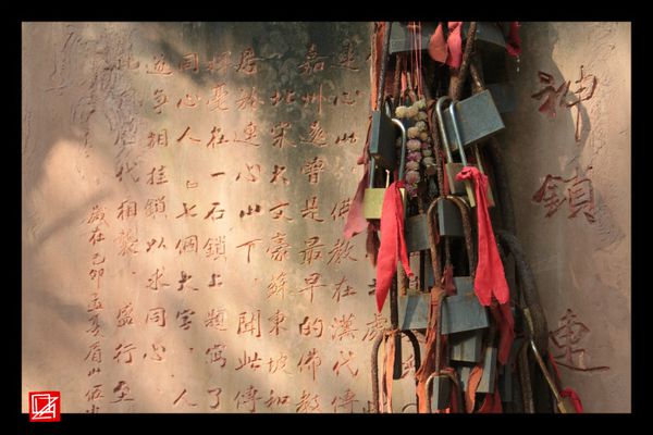 Leshan Sichuan cadenas caractères chinois