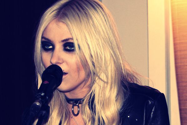 The Pretty Reckless - Light me up - Taylor Momsen -copie-1