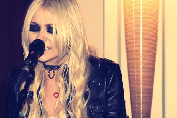 The Pretty Reckless - Light me up - Taylor Momsen -copie-3