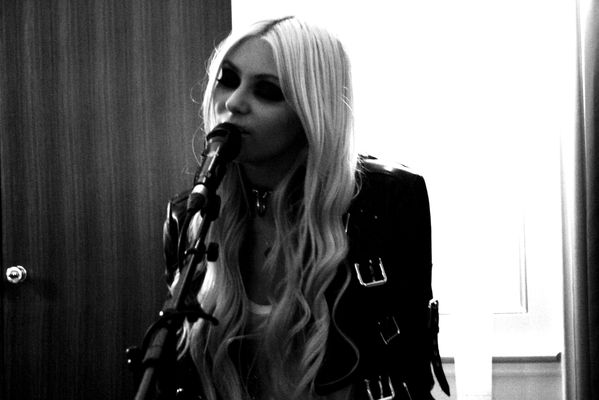 The Pretty Reckless - Light me up - Taylor Momsen -copie-6