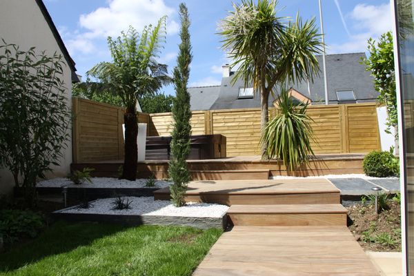 Aménagement de jardin terrasse bois terrasse pierres spa ...