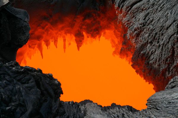 Close-up_of_a_skylight_on_coastal_plain-_with_lava_stalacti.jpg