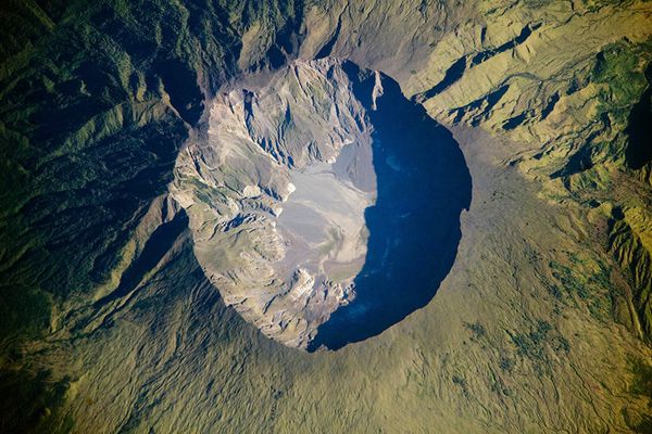 tambora-volcano-03.06.2009-Nasa-EO.jpg