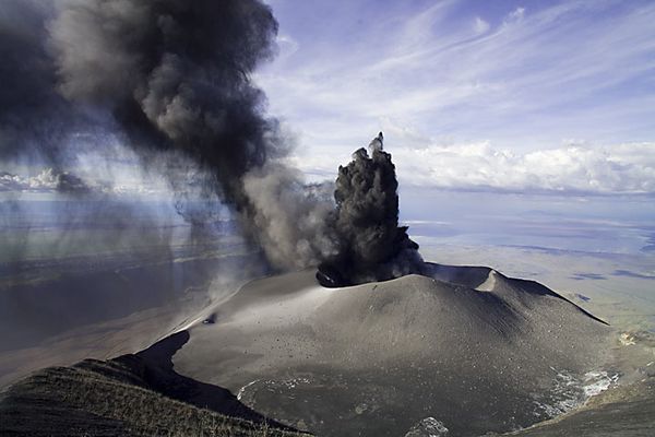 2008.01.19-Lengai-ash-er.---volcanodiscovery.jpg
