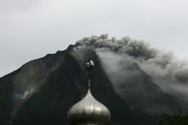 2013.09.15 Sinabung - Reuters PhotoY. T. Haryono-copie-1
