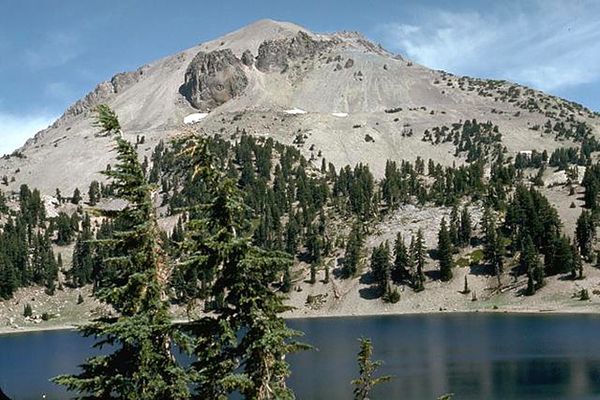 Lassen-peak---dacite-et-dome---Lee-Siebert.jpg