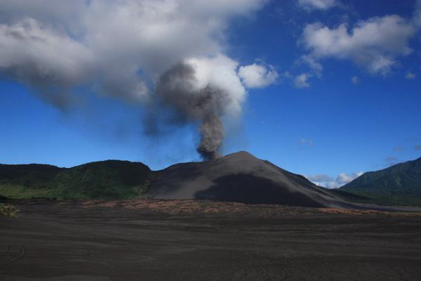 yasur-3-AVE.jpg
