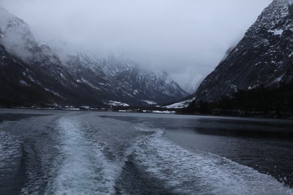 J227_zodiac nzo_glace hardangerfjord_norvege