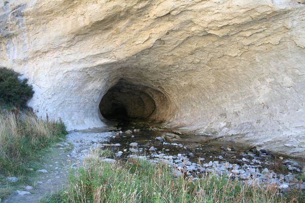 cave stream 2